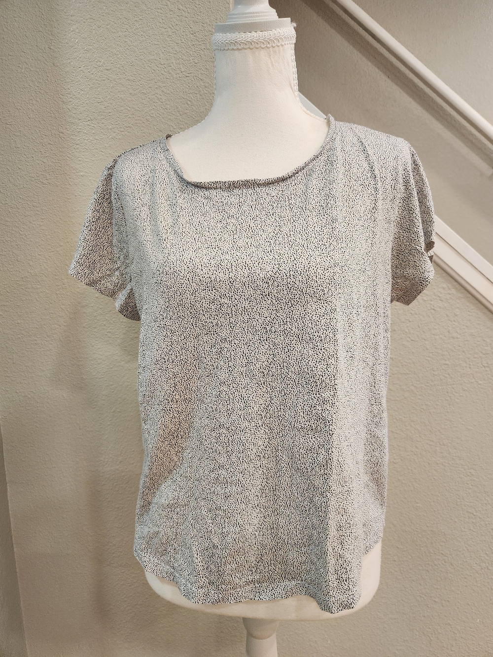 H&M White and Black Speckled Short Sleeve Tee